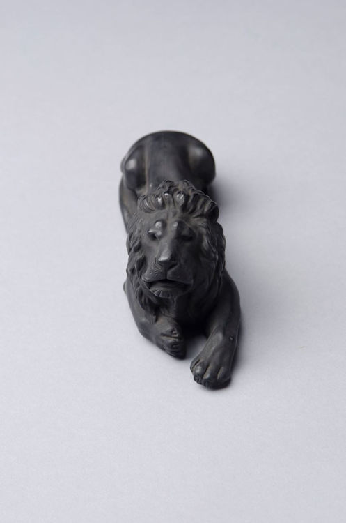 Picture of Lion in Black Basalt