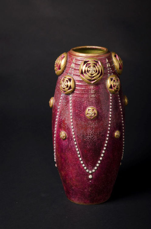 Picture of Flowers and Festooned Beads Vase