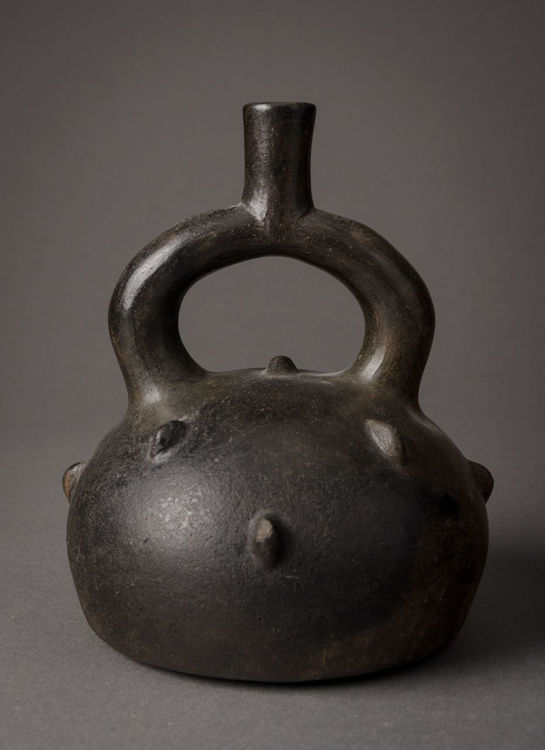 Picture of Mochica stirrup vessel