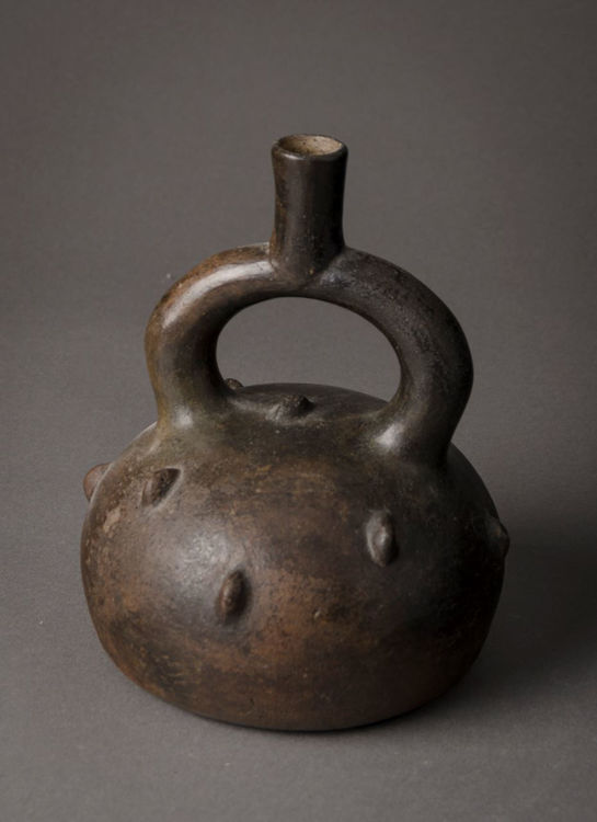 Picture of Mochica stirrup vessel