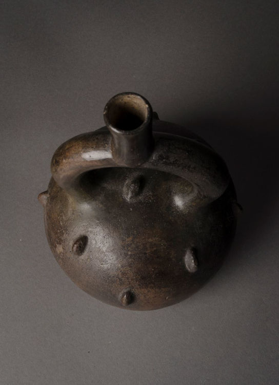 Picture of Mochica stirrup vessel