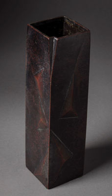 Picture of Pyramidal Motif Vase