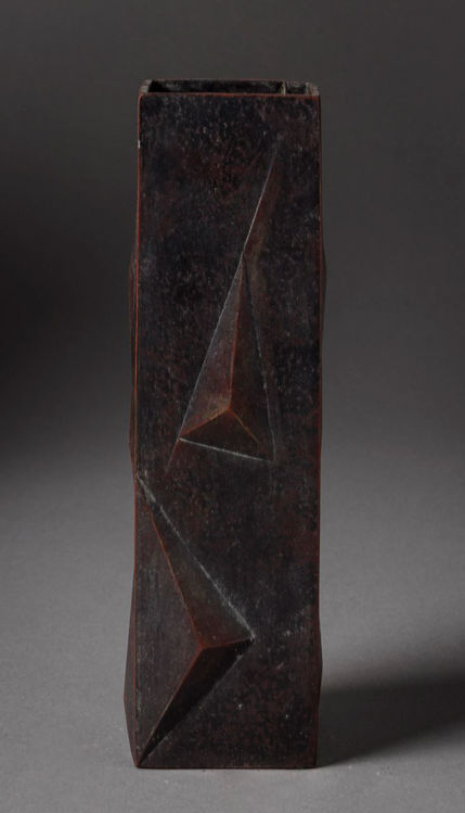 Picture of Pyramidal Motif Vase