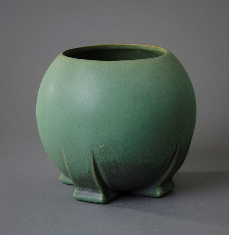 Picture of Buttressed Spherical Vase