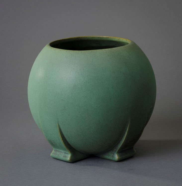 Picture of Buttressed Spherical Vase