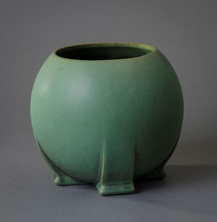 Picture of Buttressed Spherical Vase