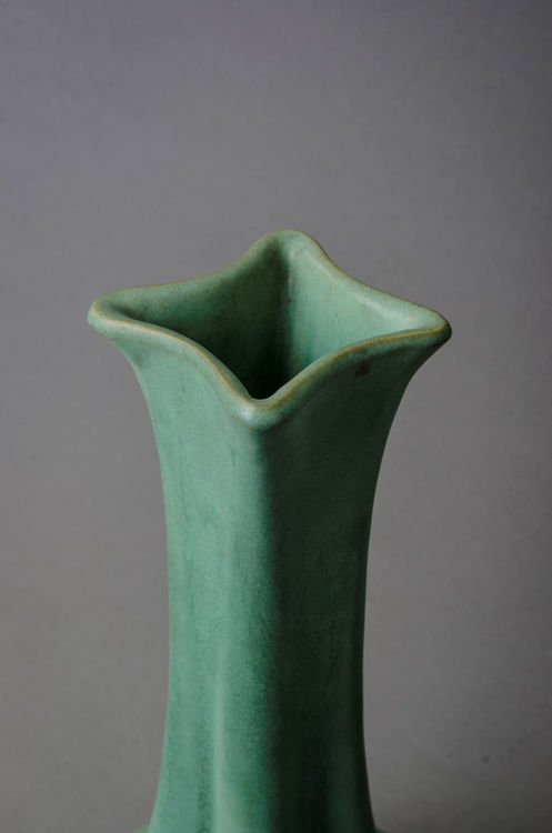 Picture of Bulbous Lobed Vase