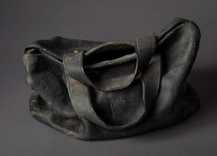 Picture of Black Purse with Dust