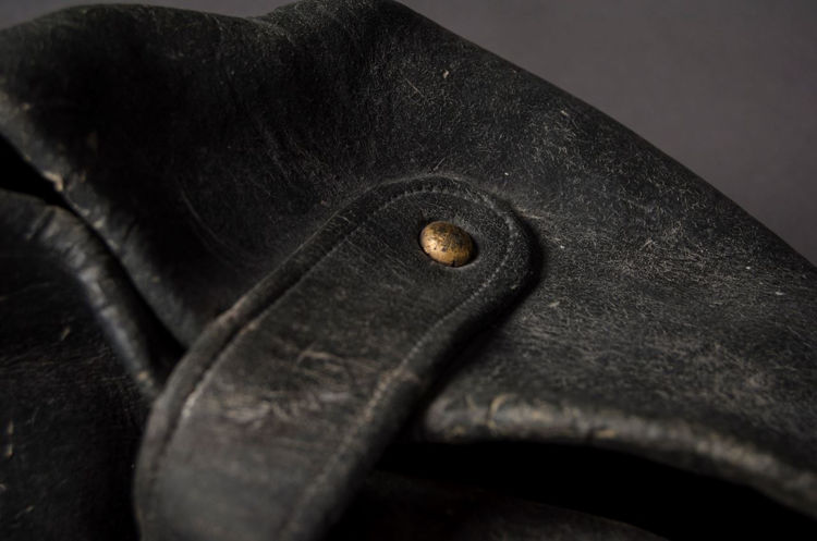 Picture of Black Purse with Dust