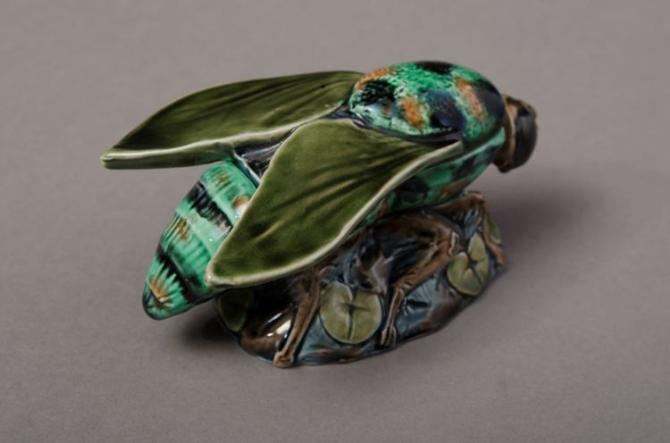 Picture of Majolica Bee Form Matchbox