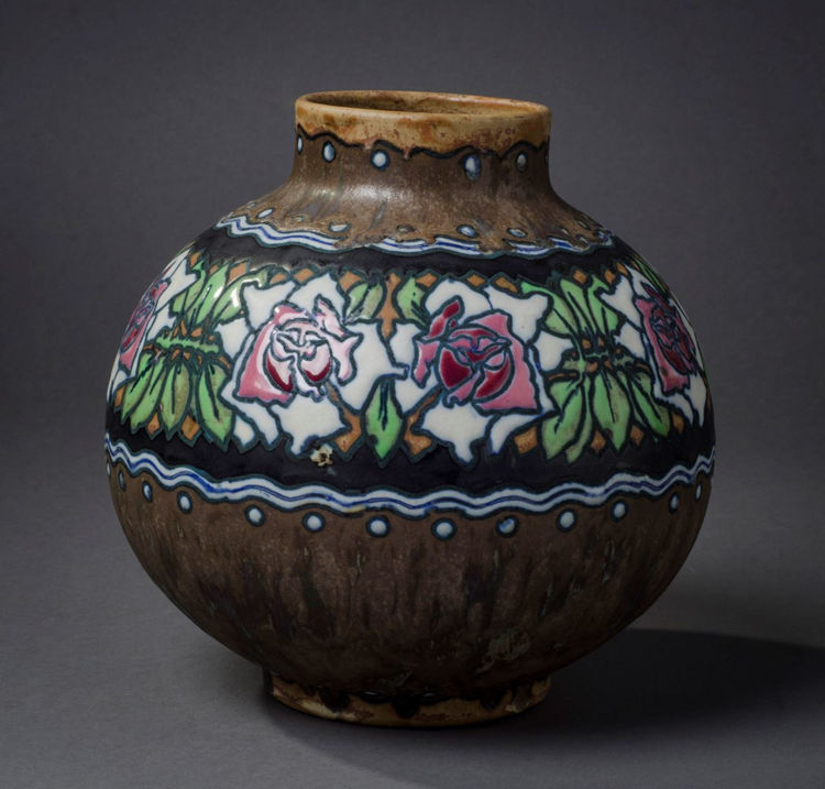 Picture of Large Ceramic Vase with Flower Garland