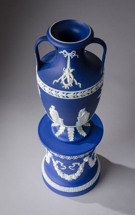 Picture of Dark Blue and White Dip Vase and Drum Base